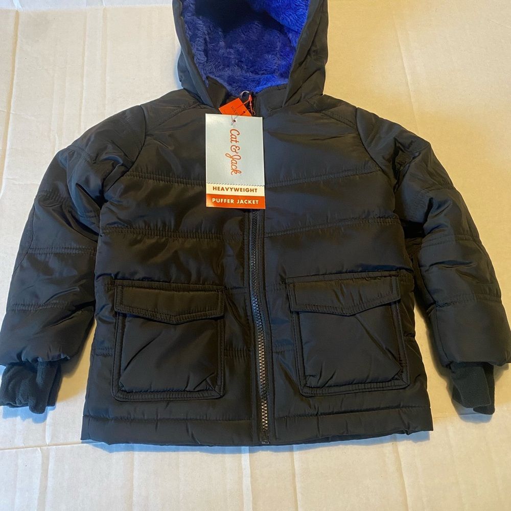 Cat & Jack Boys heavyweight puffer jacket‎ with Blue Lining Size 3T